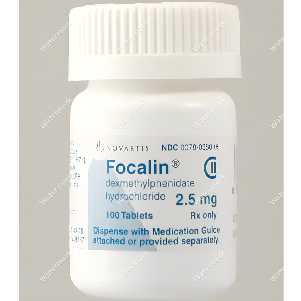 Белый аптечный флакон Focalin (Фокалин) от Novartis в дозировке 2.5 мг. На этикетке указано 'dexmethylphenidate hydrochloride' и форма выпуска — 100 таблеток. Синяя цветовая кодировка соответствует минимальной дозировке.