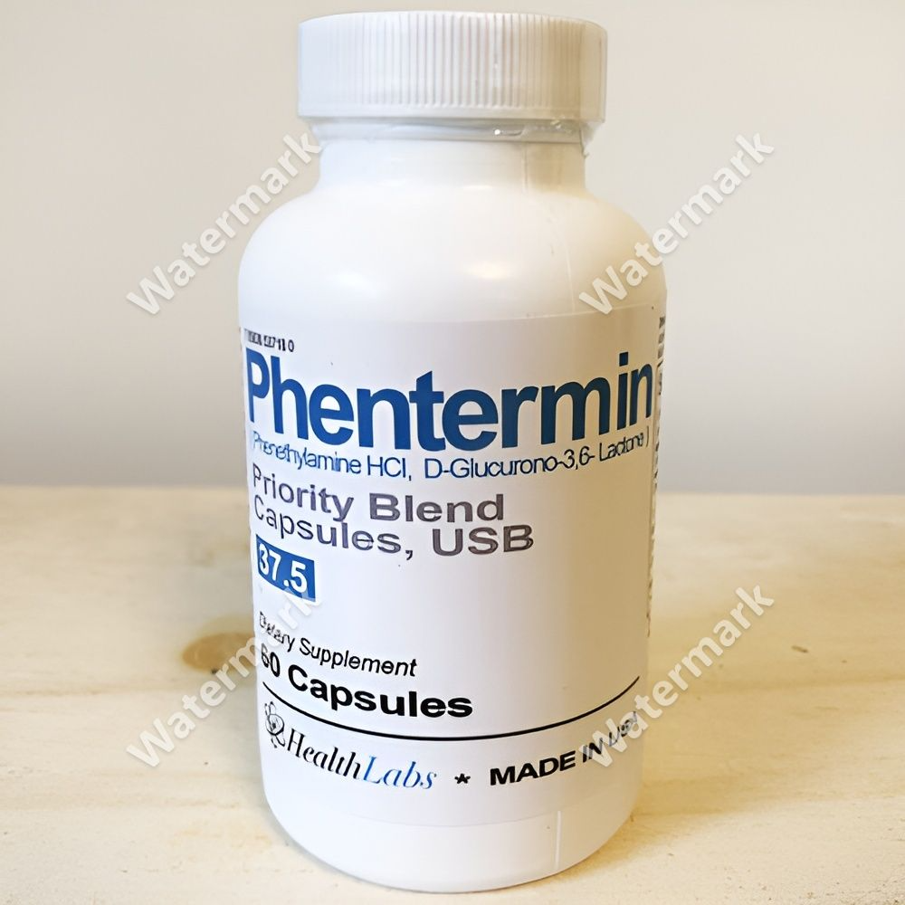 Белый пластиковый аптечный флакон лекарства Adipex-P (действующее вещество фентермин гидрохлорид USP) в дозировке 37,5 мг. Этикетка флакона содержит логотип TEVA, название ADIPEX-P C, код NDC 0093-0009-01, указание 'Rx only' (отпуск по рецепту) и количество '100 таблеток'.